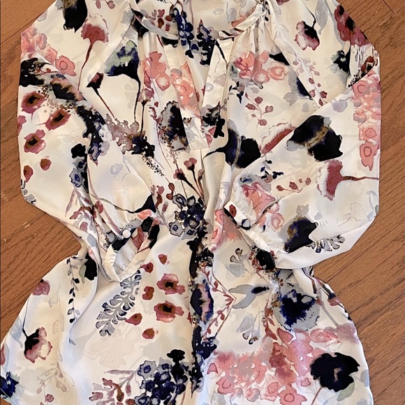 Rose and Thyme Watercolor Floral Blouse Size SMALL - Picture 2 of 7